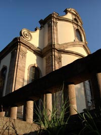 Westfassade der Abteikirche